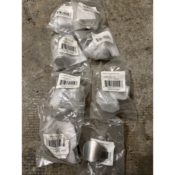 Top Knobs M1119 Bergen Asbury Collection 1 1/4" Brushed Satin Nickel Lot of 8 - Picture 4 of 5